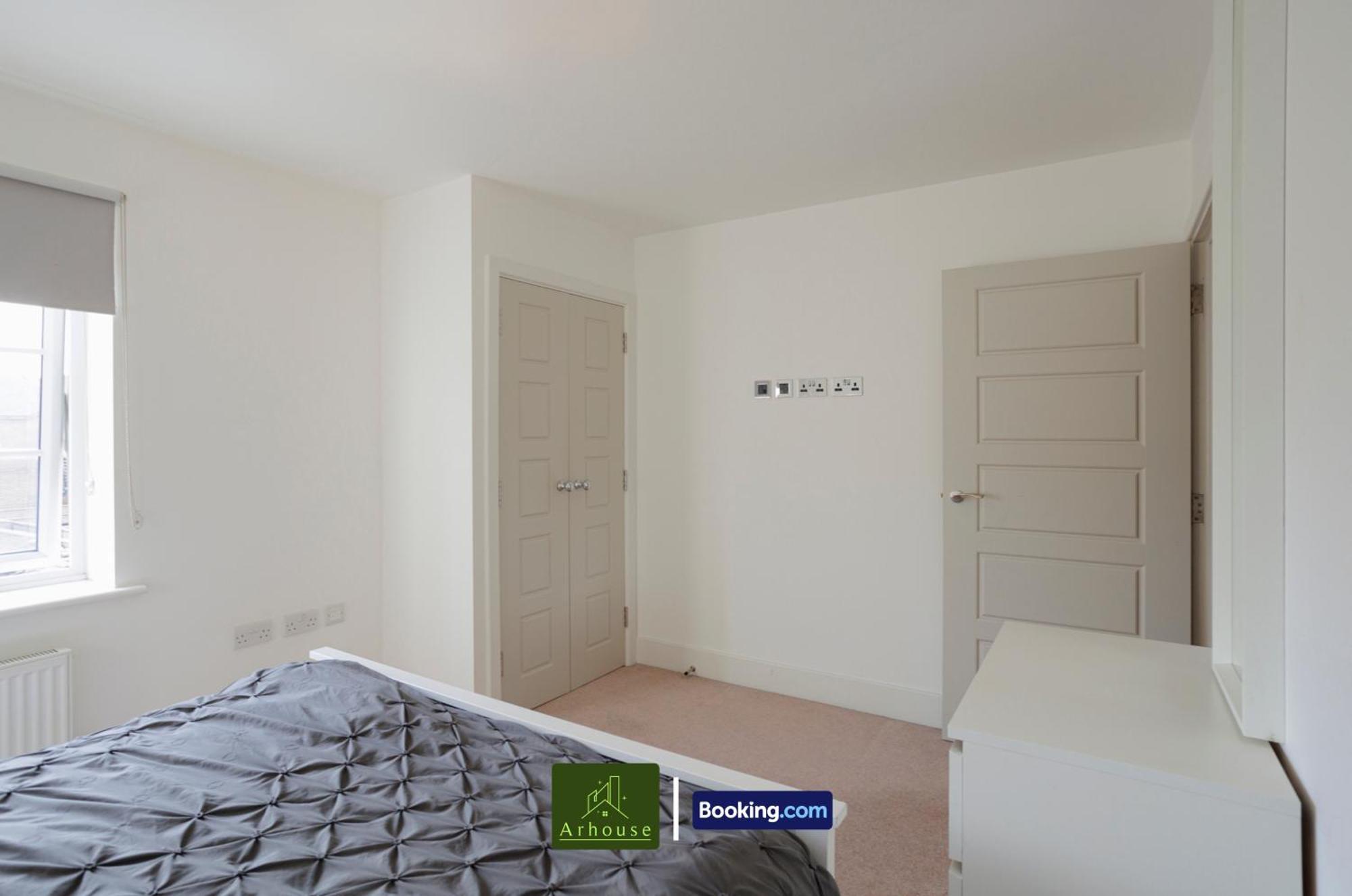One Bedroom Apartment By Arhouse Apartments Short Lets & Serviced Accommodation Kingston With Free Wifi Kingston upon Thames  Exterior foto